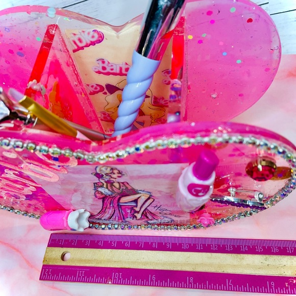 Barbie brush holder - Picture 4 of 11